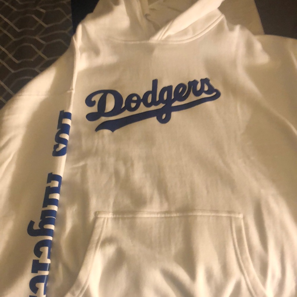 Men’s white pullover.